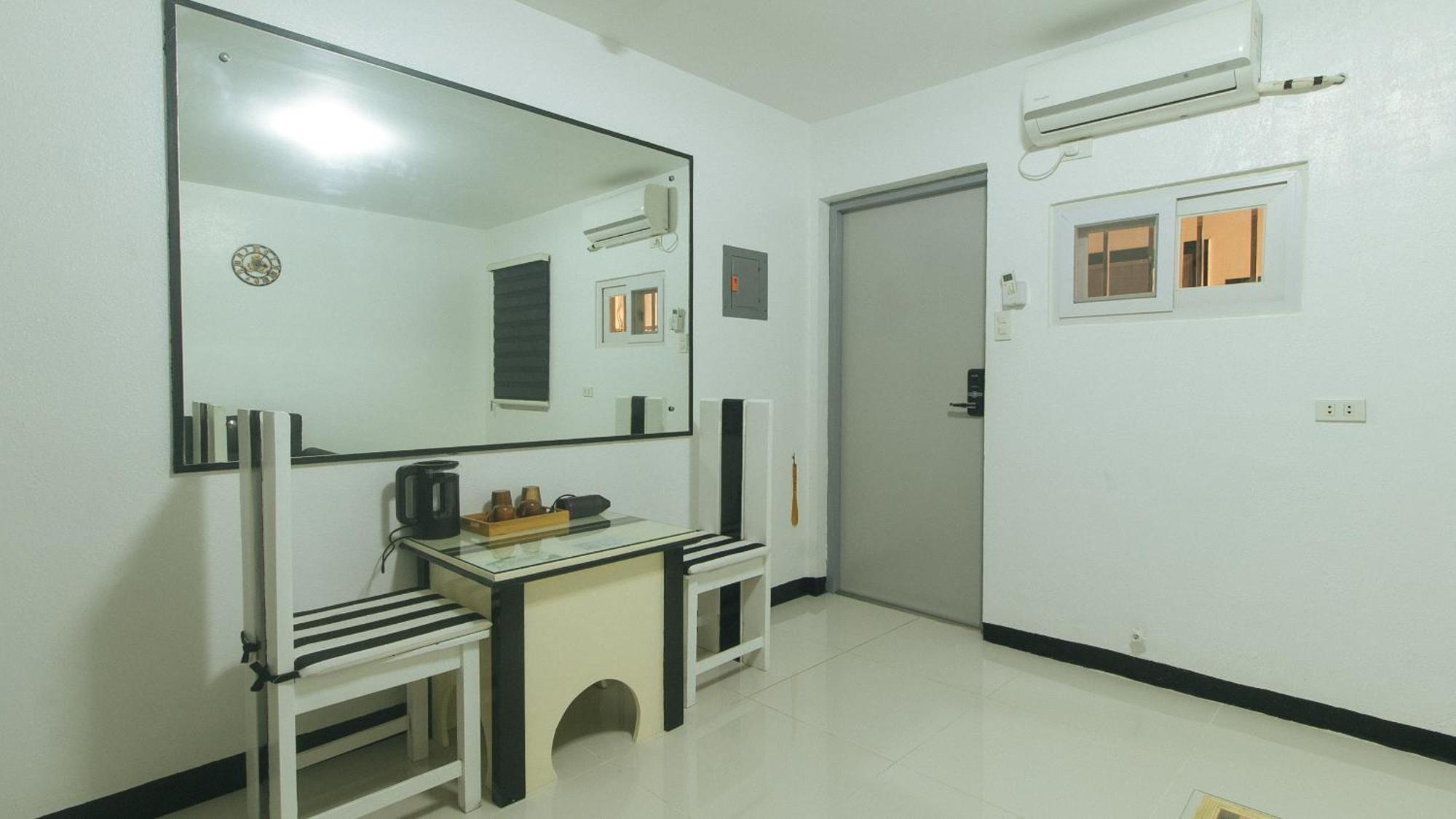 Lavita By Reddoorz Angeles Exterior foto